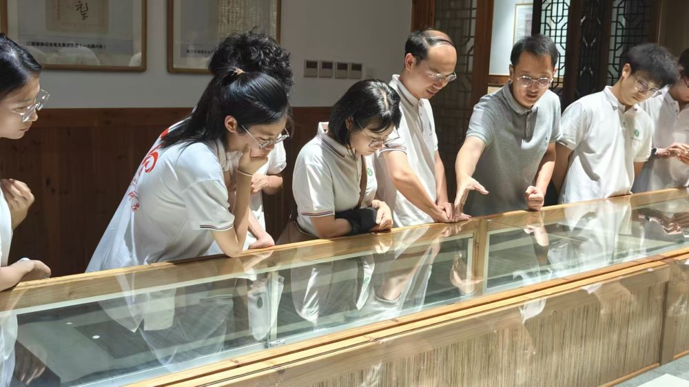 江西科技師范大學“寶葫蘆”團隊三下鄉(xiāng)：訪華夏筆都 品非遺文化