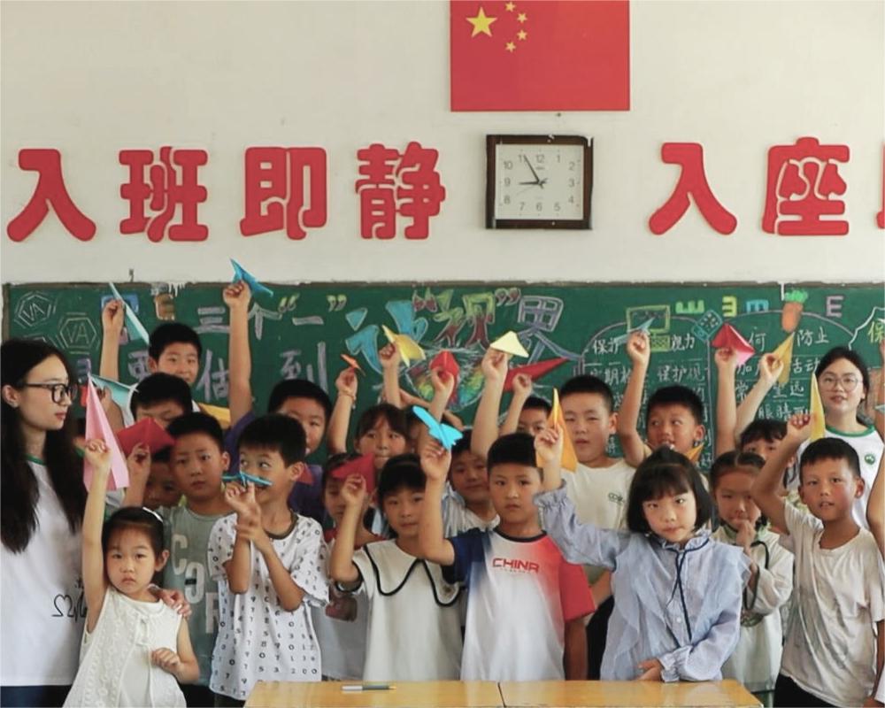 青春課堂，放飛夢(mèng)想： “螢光”支教團(tuán)在劉李學(xué)校的第一課