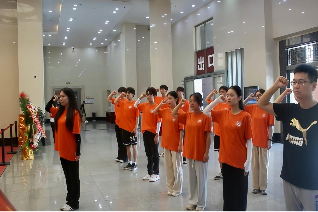 革命精神薪火傳，行走的思政課不一般 ——紡織服裝學(xué)院“東‘紡’紅”實踐團赴會同粟裕紀念館開展紅色研學(xué)活動