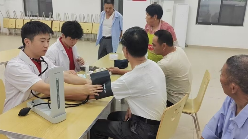 敬老愛老，溫情相伴