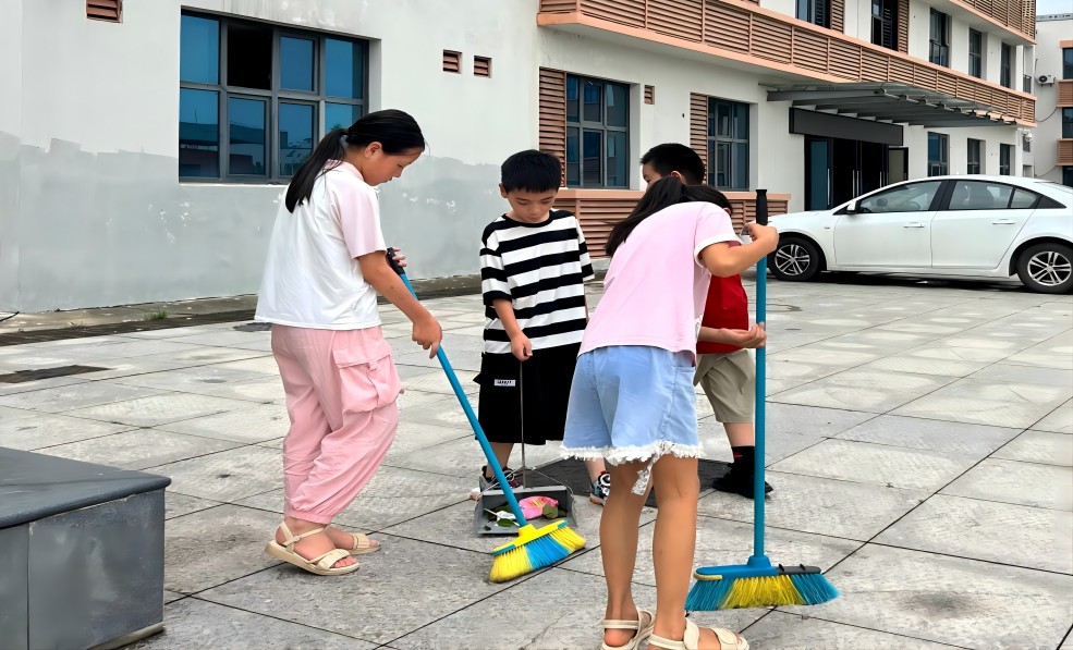 勞動的印記，希望的燈塔 ——湖北經(jīng)濟(jì)學(xué)院希望之光支教隊(duì)深入開展暑期勞動教育