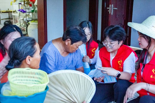 民法典下鄉(xiāng)，法治入民心