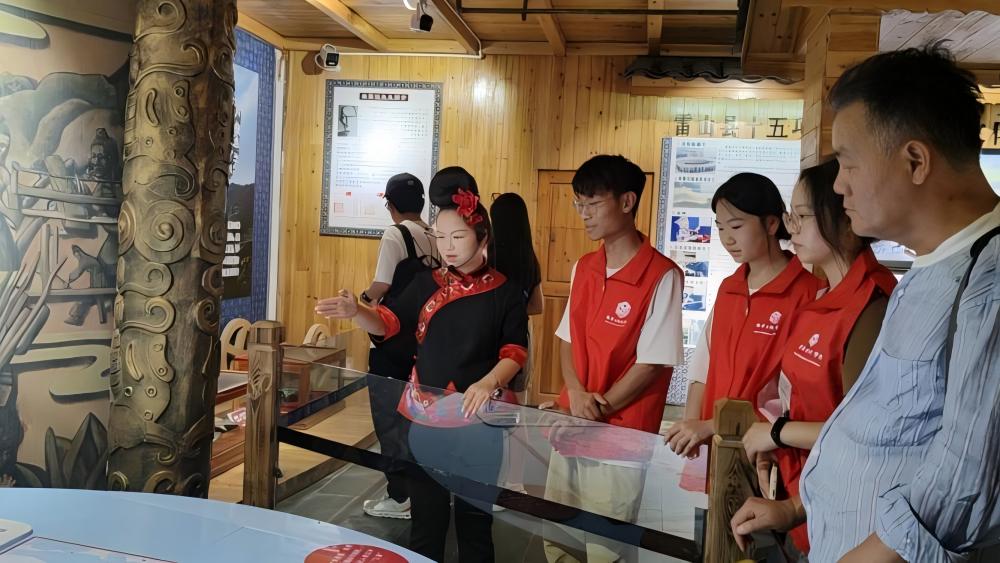 志愿青春助振興，西江苗寨繪新篇