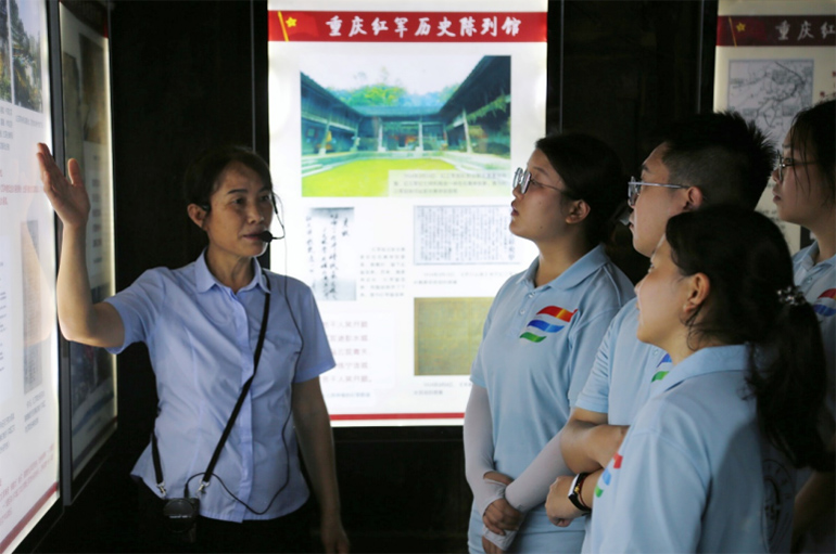 百折不撓奪勝利，團結(jié)互助度時艱