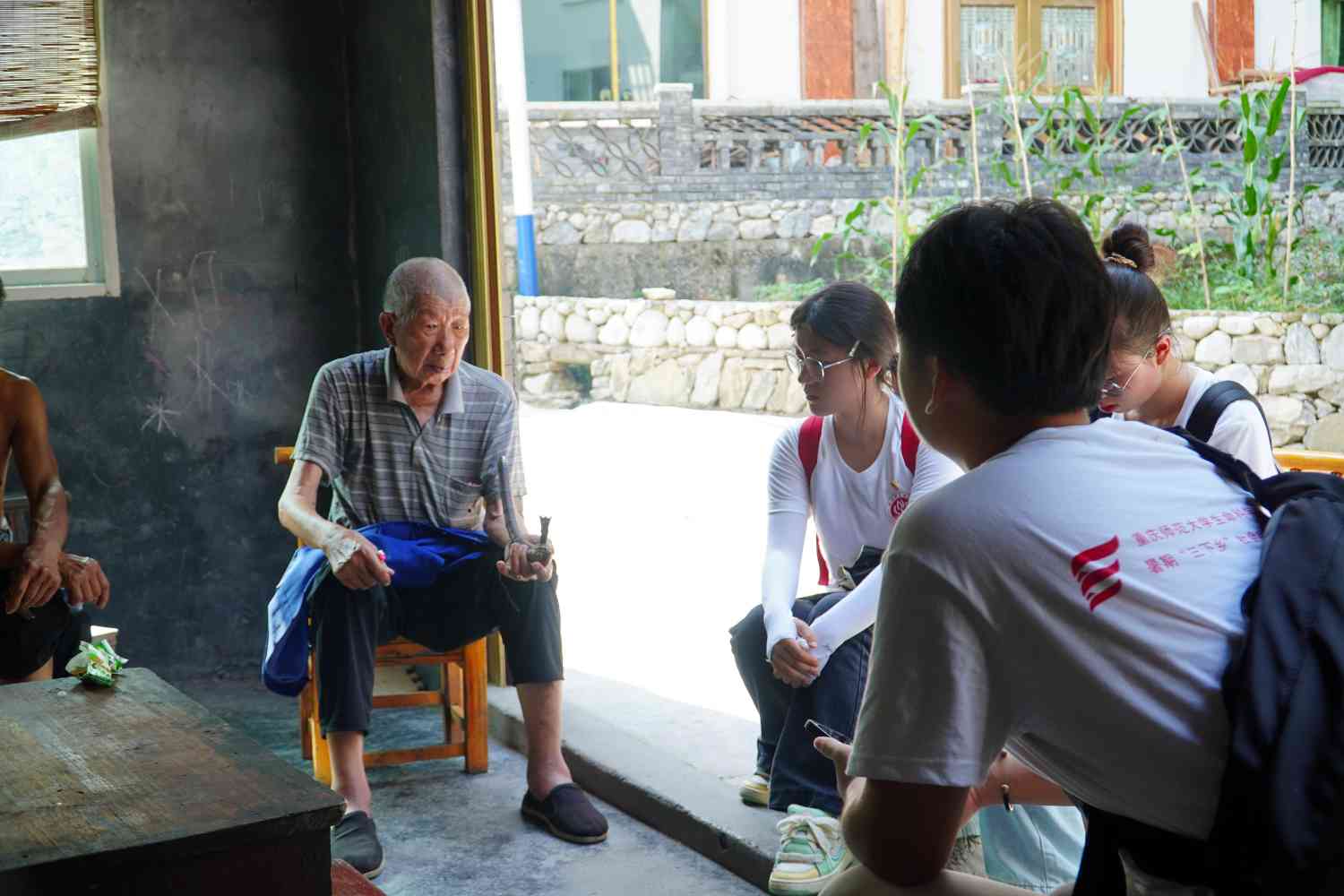 走街入戶，傾聽民聲