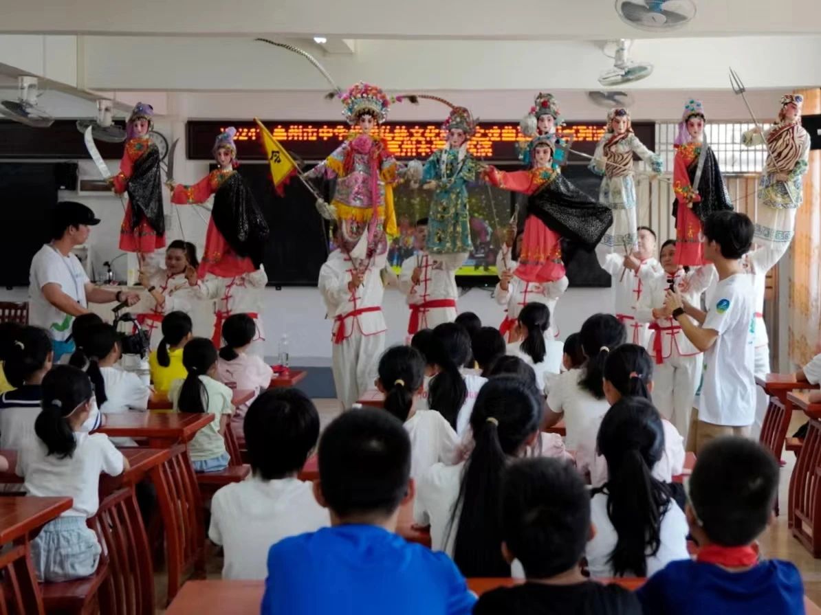 佳“偶”匠心突擊隊攜非遺入校園 | 傳統(tǒng)文化新活力，木偶戲點亮童心夢