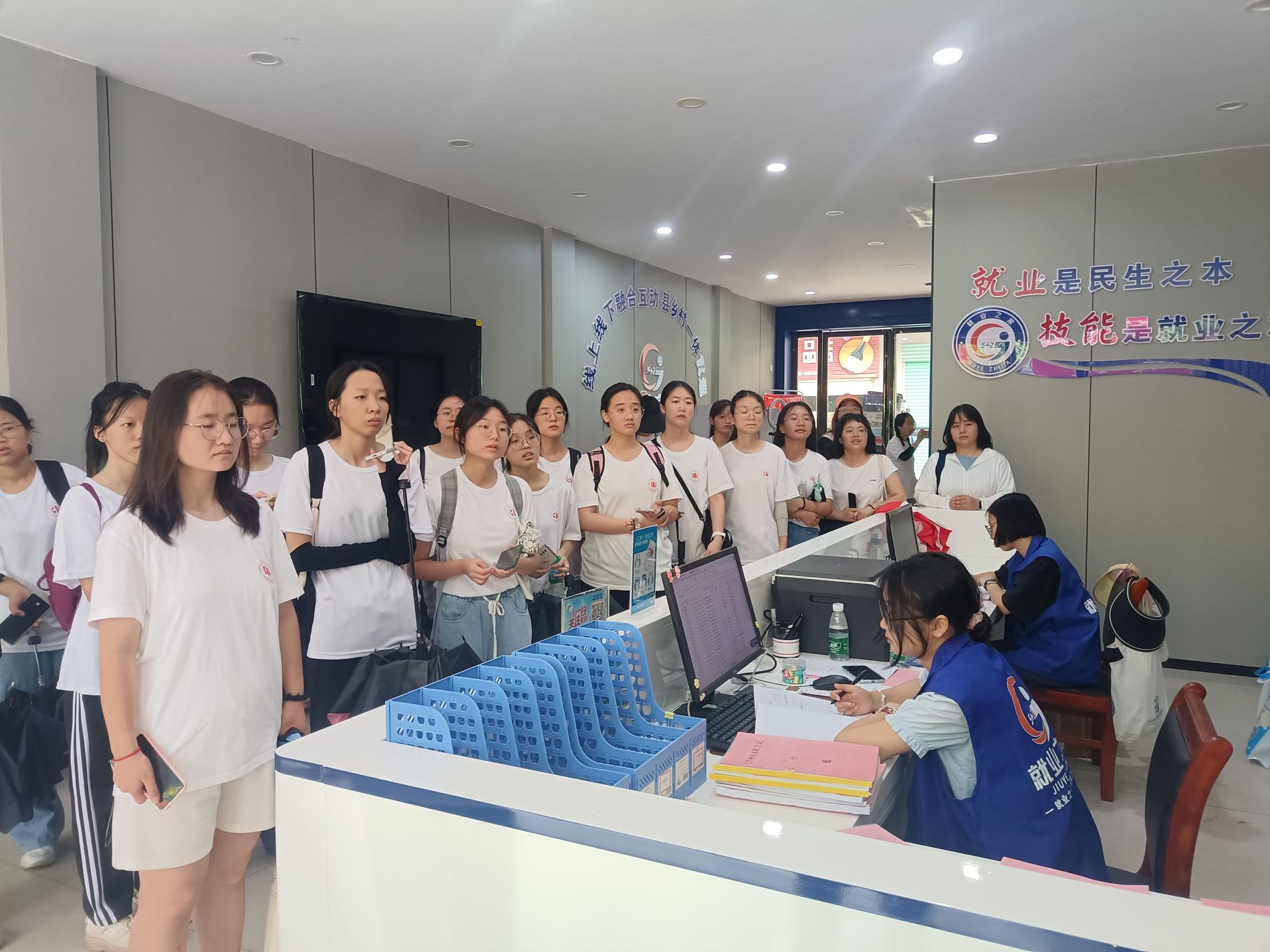 探索就業(yè)新徑，直播續(xù)寫民生篇章