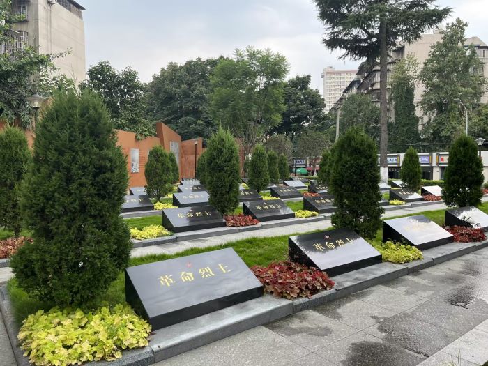 西南石油大學(xué)學(xué)子赴成都馬鞍山烈士紀(jì)念園緬懷革命先輩
