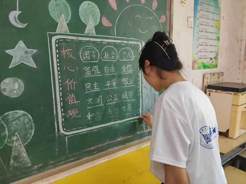安陽工學(xué)院暑假“三下鄉(xiāng)”發(fā)展成就觀察團走進王莊鎮(zhèn)小學(xué)