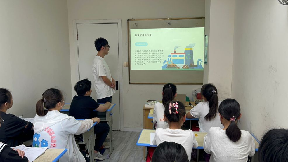 南工程學(xué)子開展“垃圾分類·青春助力”知識課堂