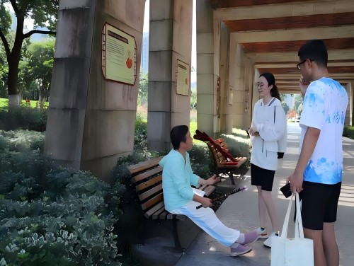 河海大學(xué)幸福河湖建設(shè)調(diào)研團(tuán)公園采訪活動(dòng)