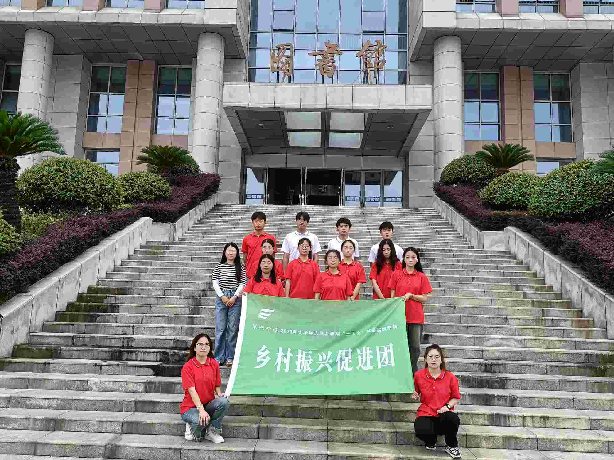 巢湖學院三下鄉(xiāng)學子：美食電商薈萃 助力鄉(xiāng)村振興