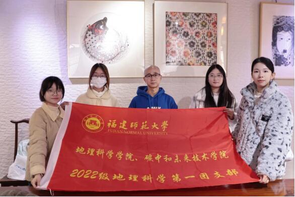一剪芳華，紙上生花 ——福建師范大學(xué)剪影匠心實(shí)踐隊(duì)赴廈門開展社會實(shí)踐活動