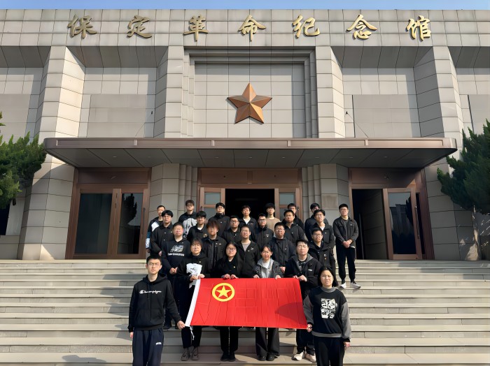 班團(tuán)風(fēng)采 | 碩電力232團(tuán)支部舉辦“清明祭英烈 共鑄中