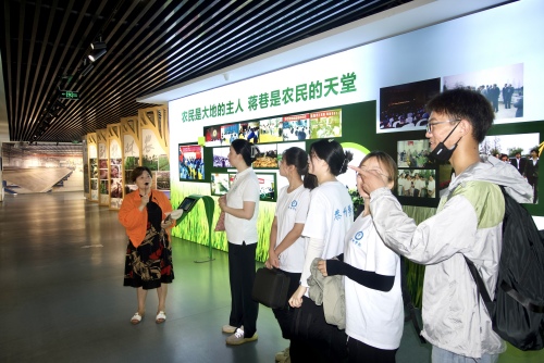 泰州學院經(jīng)濟與管理學院開展暑期紅色調研活動