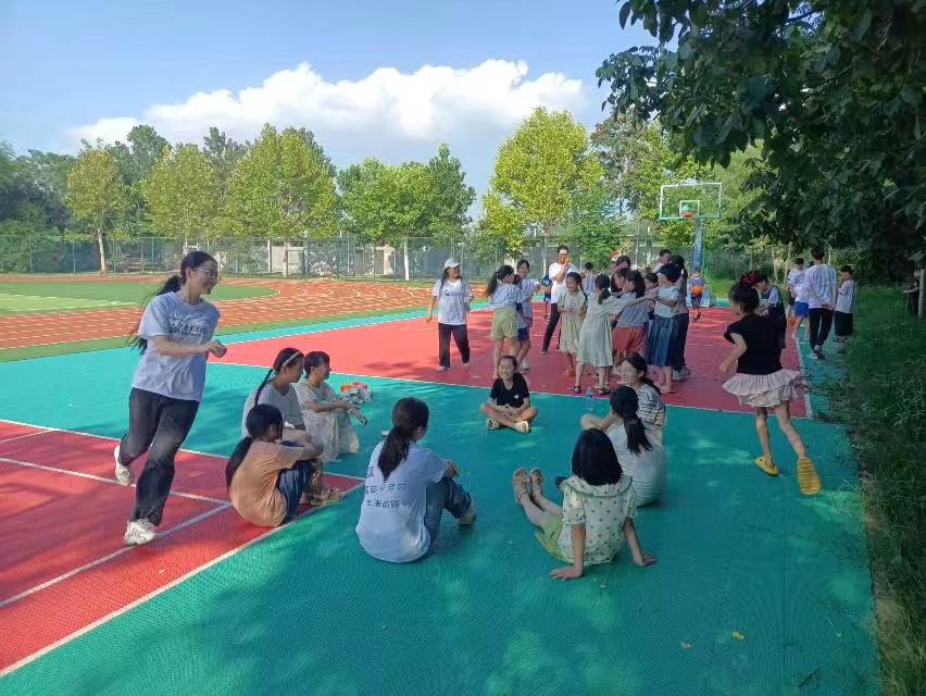 燃青春，正夏日：星光支教隊(duì)在育英中學(xué)開展趣味運(yùn)動會！