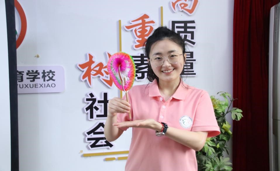 翻花探古趣，匠心啟童真：幼專學子“三下鄉(xiāng)”傳統(tǒng)文化體驗活動