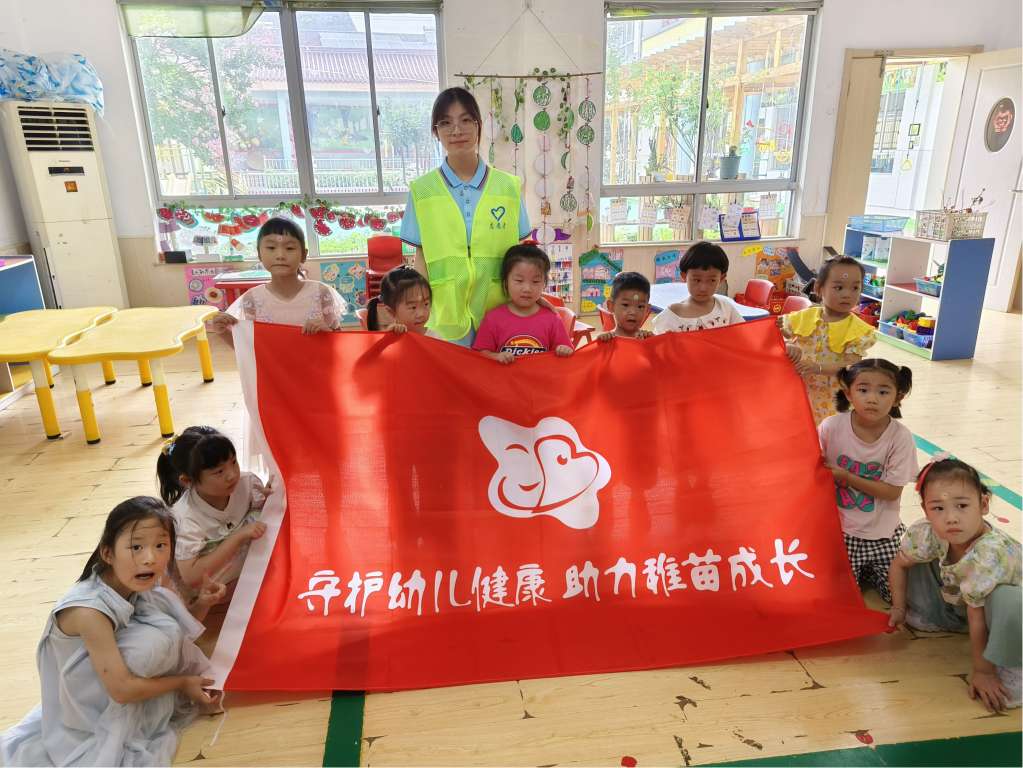 江蘇衛(wèi)生健康職業(yè)學(xué)院學(xué)子三下鄉(xiāng)：繪本宣講，助力幼兒心理健康成長