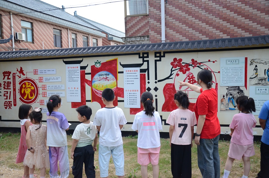 南財(cái)學(xué)子走進(jìn)農(nóng)家書(shū)屋：親身體驗(yàn)飲食文化，實(shí)地感受偉大精神