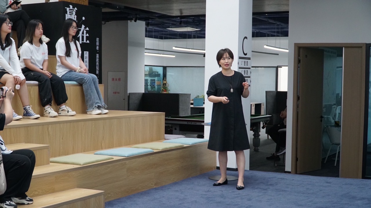 企業(yè)先鋒，科技賦能——安徽大學(xué)新聞傳播學(xué)院赴碭山重點(diǎn)