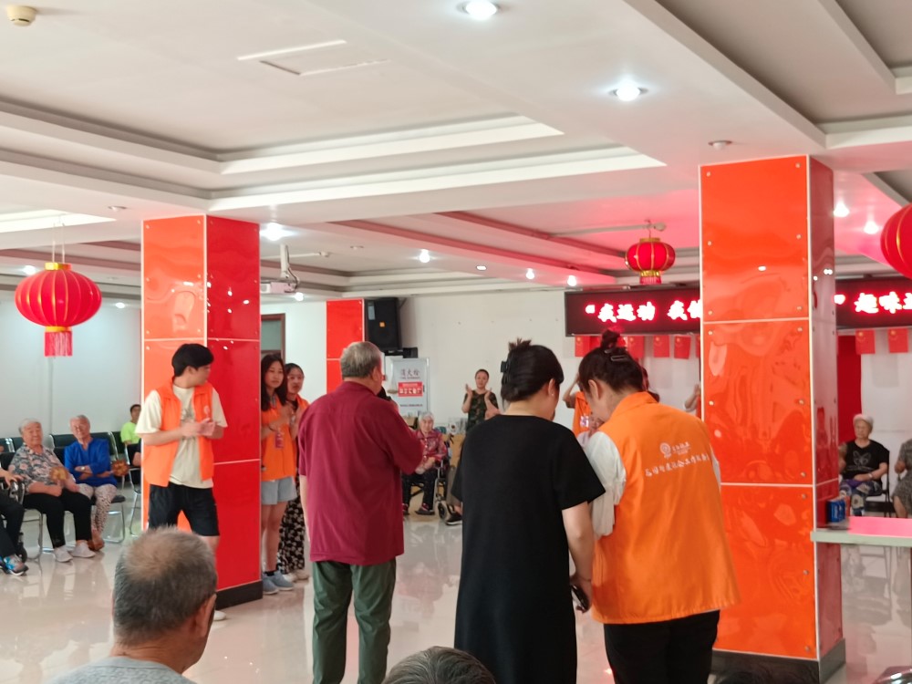 貴大學子三下鄉(xiāng)：凝聚社會力量，共繪最美夕陽