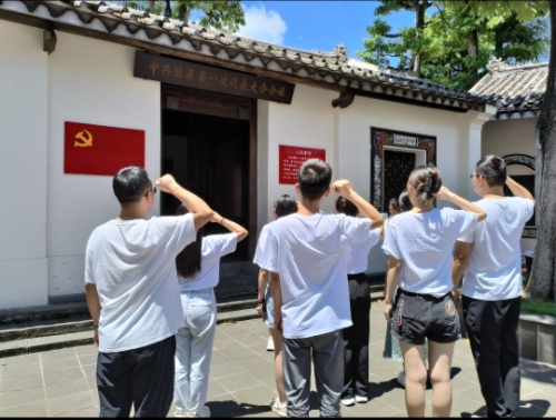 “瓊州潮涌，奮楫前行”研究生暑期社會(huì)實(shí)踐團(tuán)隊(duì)赴海南開(kāi)
