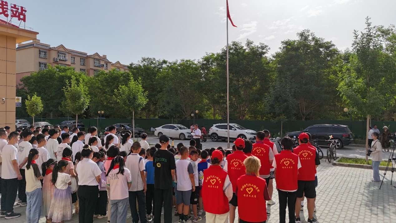 深入社區(qū)教學，童心伴我同行
