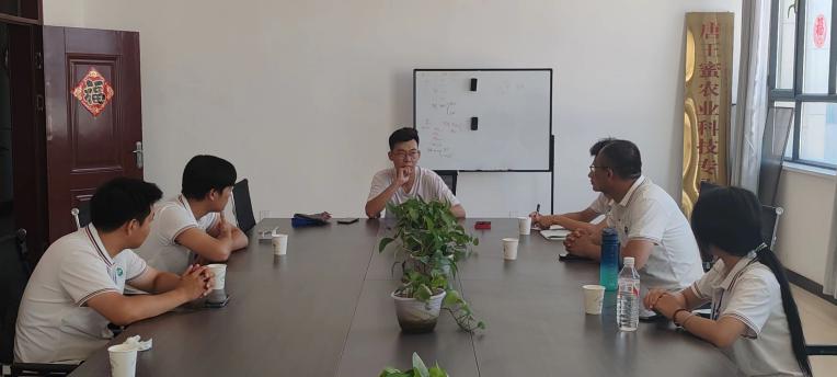 錦繡前程，電商筑夢：劉文旋與疆君令，破繭成蝶的創(chuàng)業(yè)華章——石河子大學(xué)師范學(xué)院三下鄉(xiāng)發(fā)展成就觀察實踐團深入第三師51團12連走訪劉文旋圖木舒克市疆君令電子商務(wù)