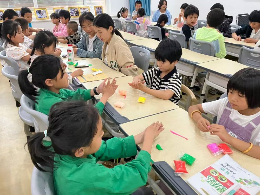 “點亮星燈”志愿服務(wù)系列活動之——巧手童心，編織夢想