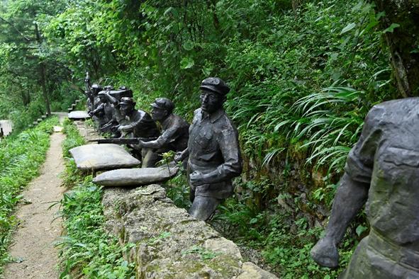 南郵學(xué)子三下鄉(xiāng)：邁雄關(guān)漫漫，感鐵骨錚錚