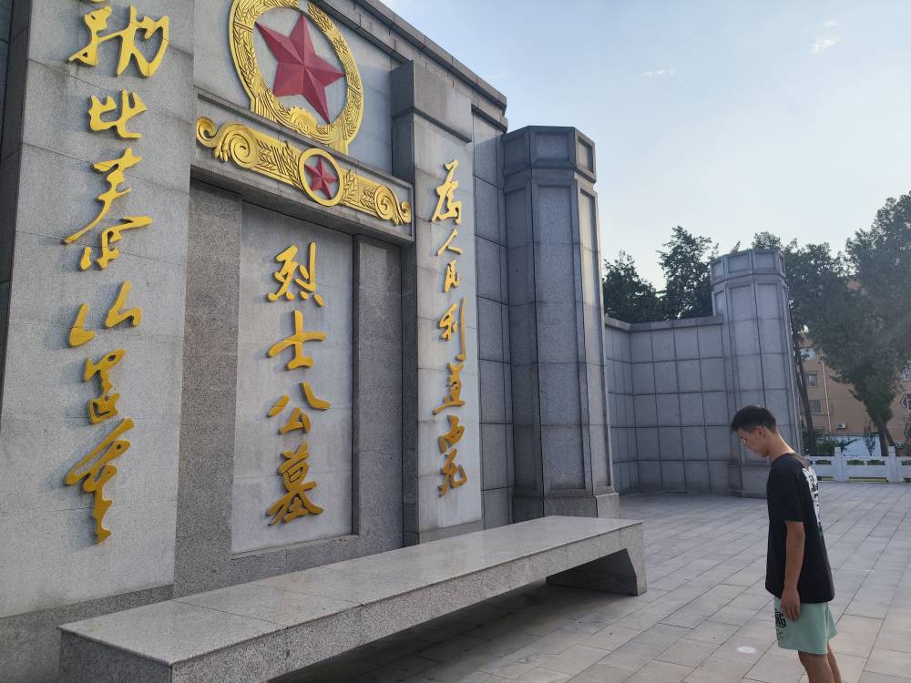 探訪紅色基地，傳承紅色精神