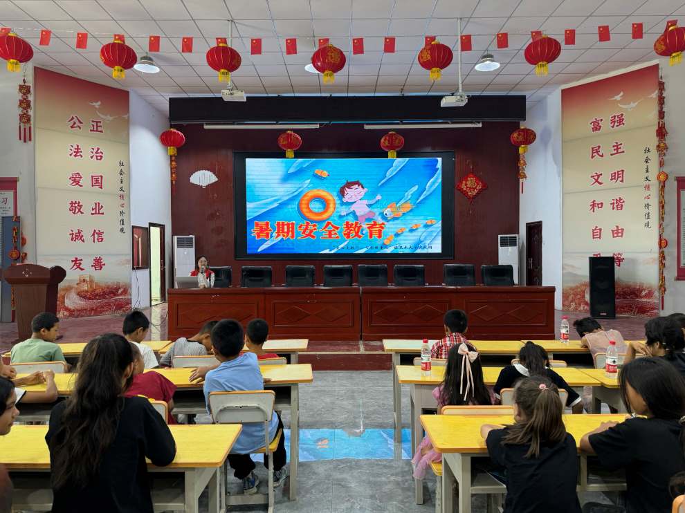 知識(shí)與歡樂同在，暑假成長(zhǎng)不停歇