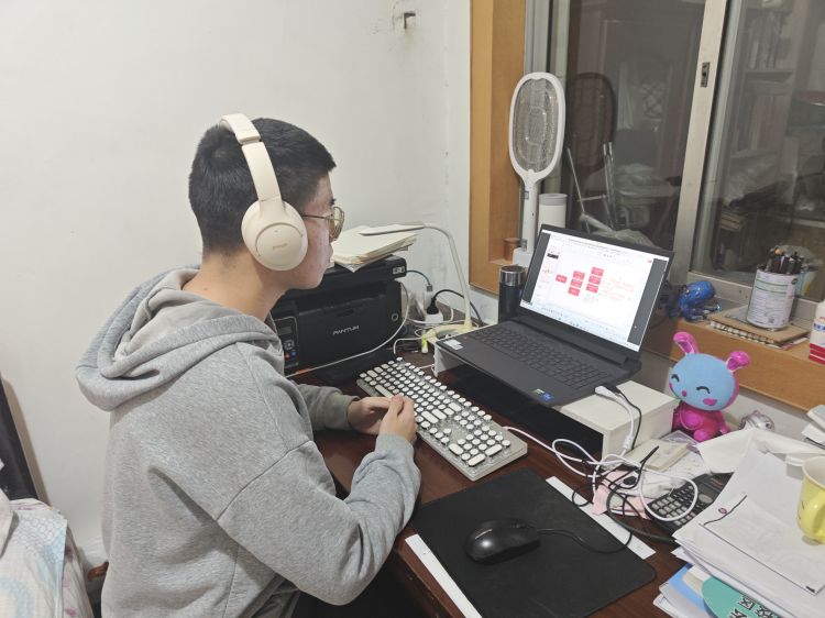 “曲阜師范大學(xué)生命科學(xué)學(xué)院愛行天下小分隊(duì)”實(shí)踐感悟立足課堂，看齊“名師”
