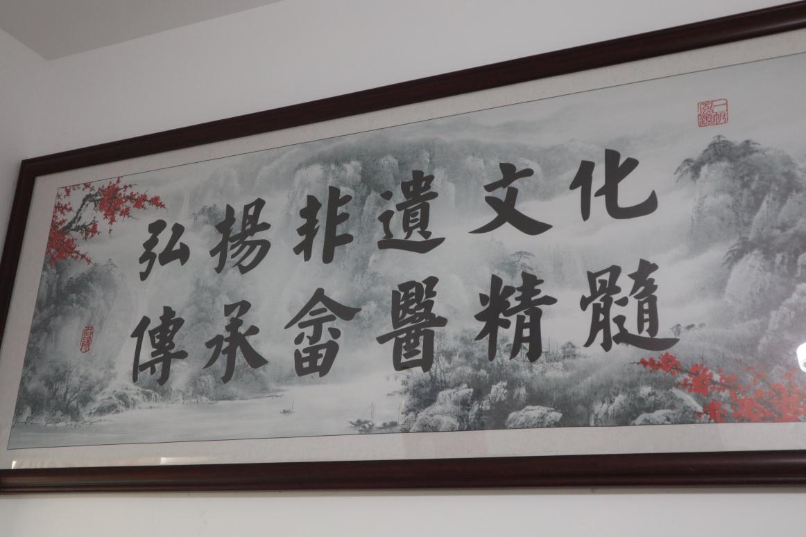 重慶人文科技學(xué)院 | 薪火傳承 生生不息—探尋畬藥錘板拍打 療法傳承人的故事