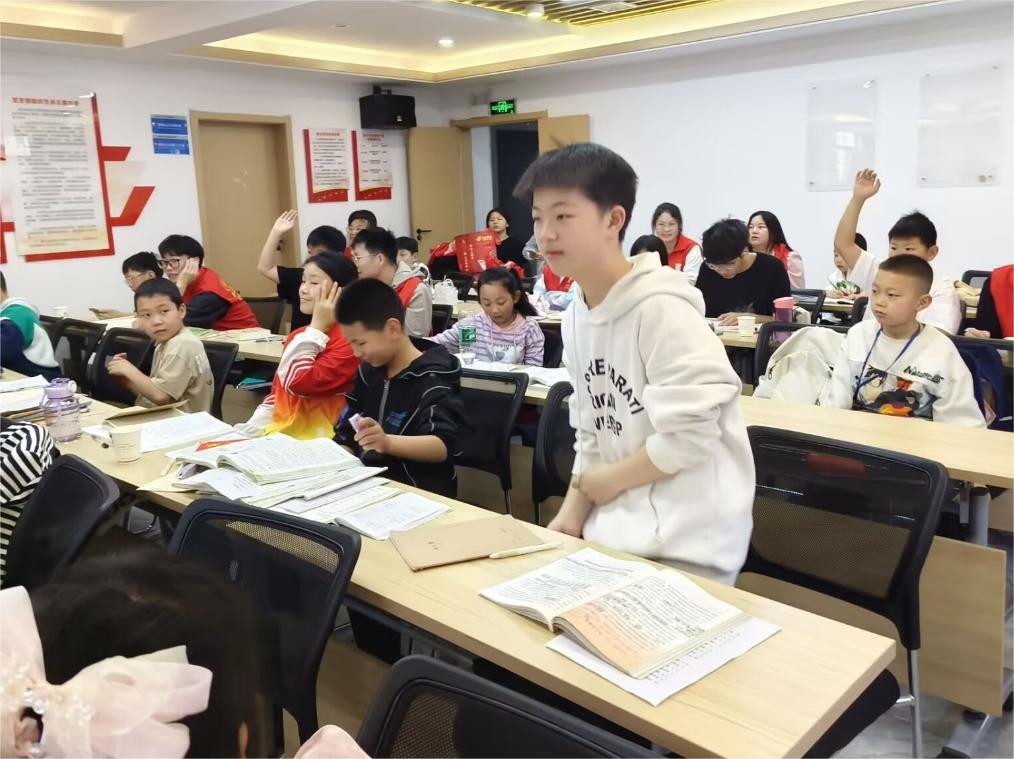 “紅色走基層”——“紅途”宣講團(tuán)在七里社區(qū)成功舉辦