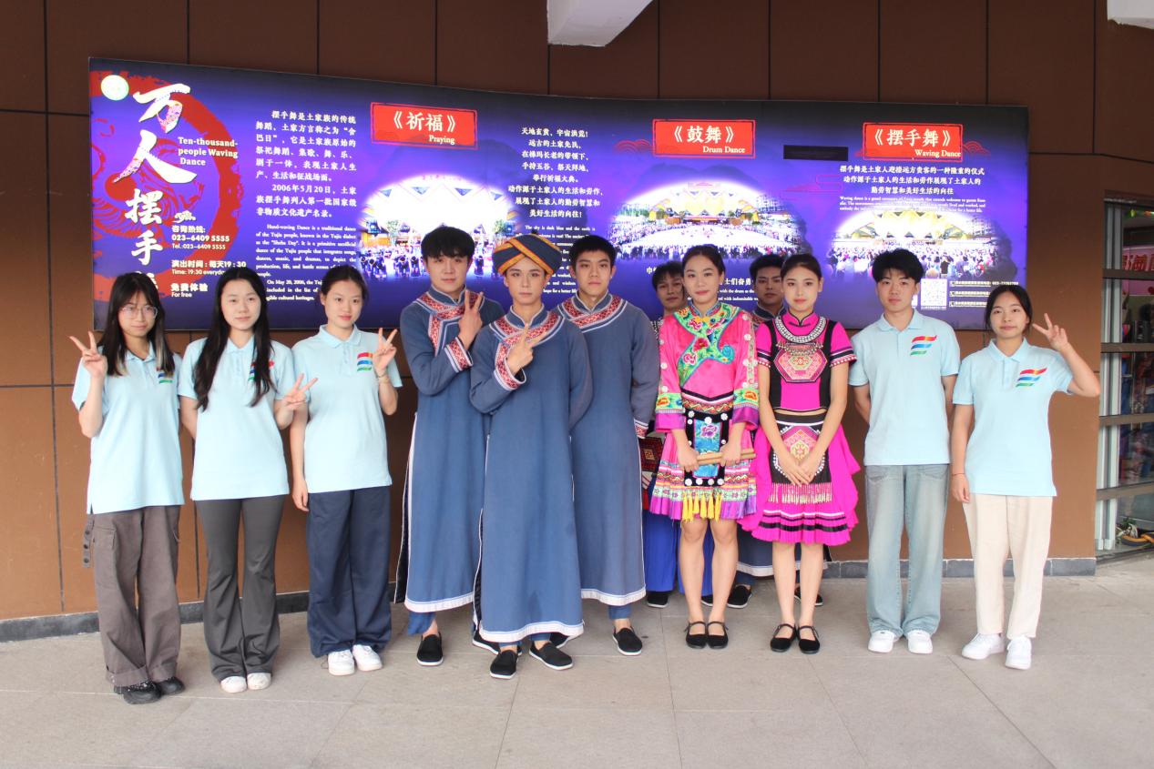重外院三下鄉(xiāng)：萬(wàn)人同舞石柱間，土家風(fēng)情畫(huà)卷展