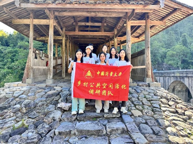 穿越時(shí)光的回廊：探尋鄉(xiāng)村遺失的橋與記憶