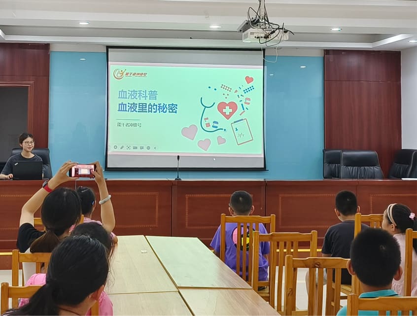 南通大學(xué)杏林學(xué)院能干者沖鋒號——南通市通州區(qū)碧堂廟社區(qū)開展科普活動