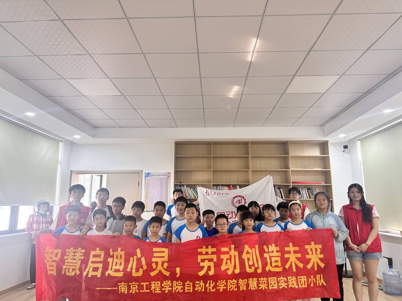 智慧農(nóng)業(yè)啟迪童心 動手實踐播種未來