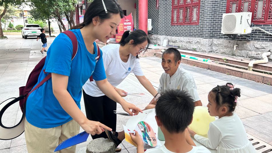懷化學院“三公”志愿服務團——推廣法律知識，幫助切實問題